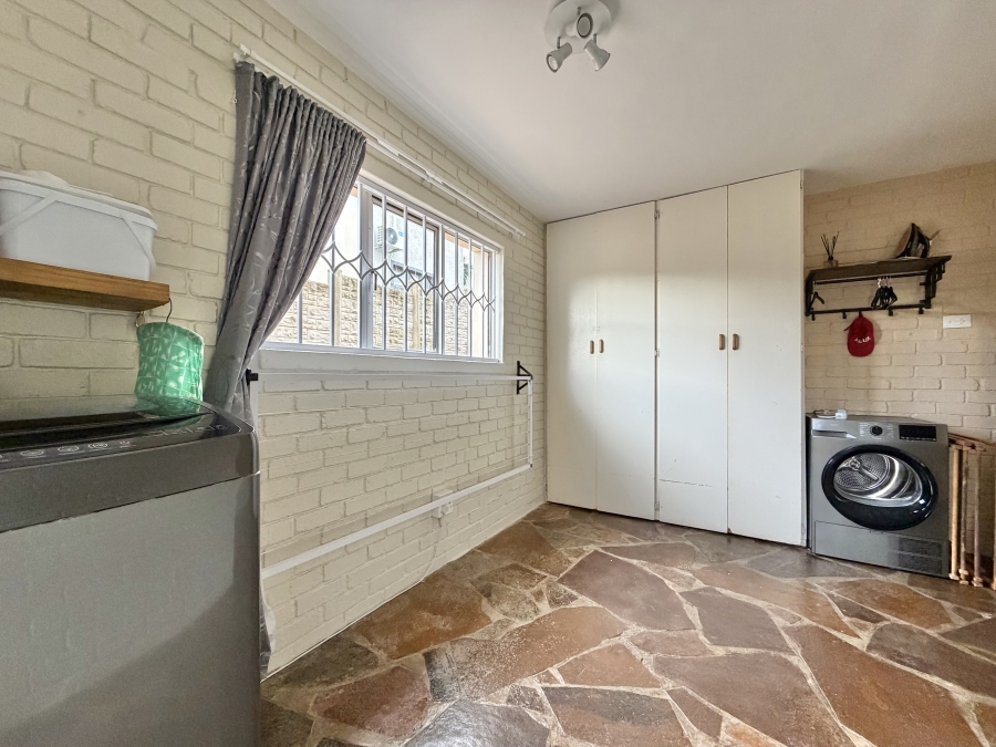 4 Bedroom Property for Sale in Wavecrest Eastern Cape